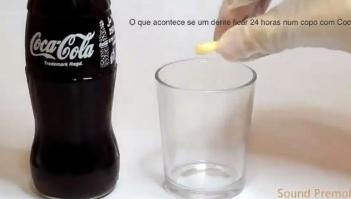Ce se întâmplă cu un dinte care stă 24 de ore în Coca Cola. Experimentul care şochează