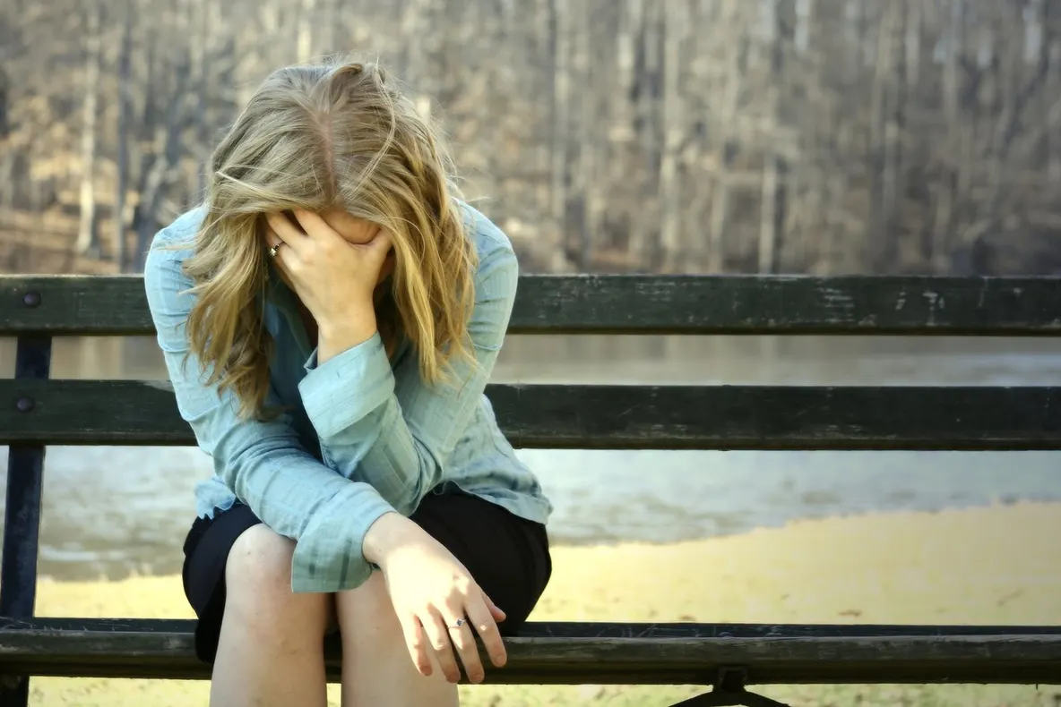 14 obiceiuri mărunte care îţi aduc nefericirea