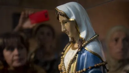 Minune în Israel. O statuie a Fecioarei Maria a început să plângă