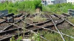 SFÂRŞIT CUMPLIT pentru un bărbat din Buzău, după ce A RĂMAS ÎNŢEPENIT între LINIILE UNUI MACAZ