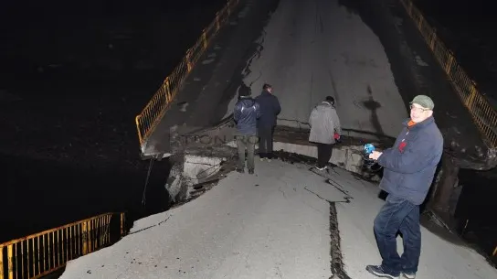 Un pod de 200 de metri s-a rupt în Hunedoara, altul s-a surpat în Suceava