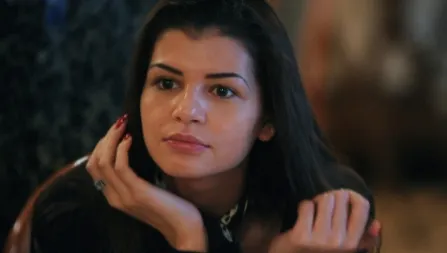 Cele mai ZGÂRCITE vedete. Monica Gabor i-a luat bacşişul înapoi portarului de la hotel