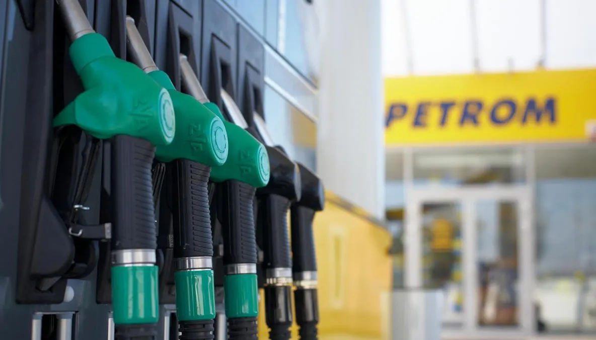 Veste bună pentru șoferi. S-au ieftinit carburanții 