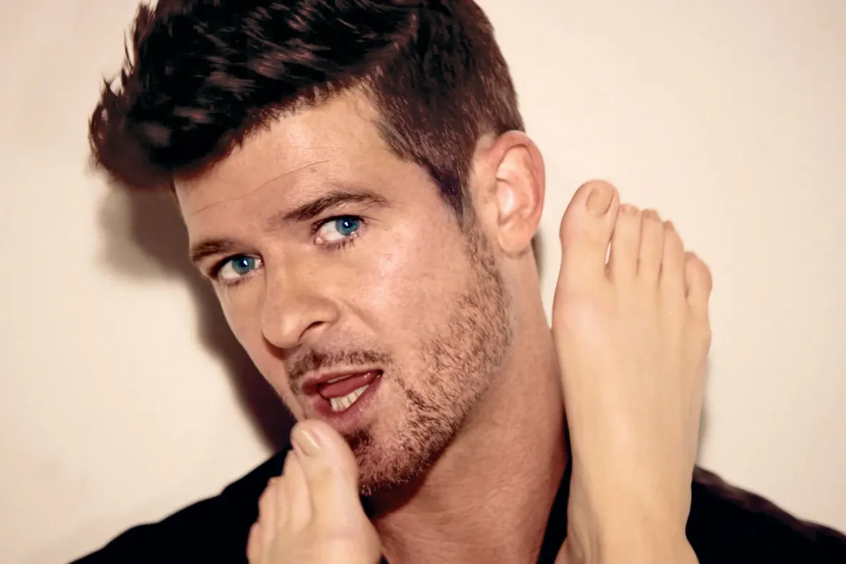 Petiţie împotriva lui Robin Thicke: "Este o dezonoare pentru ISTORIA NOASTRĂ FEMINISTĂ"
