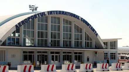 Avion militar, nevoit să aterizeze de urgență la Constanța