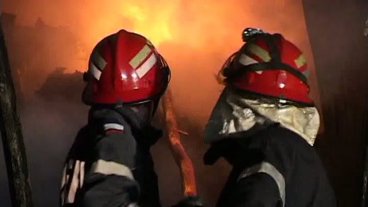 INCENDIU la un depozit de uleiuri auto din Capitală