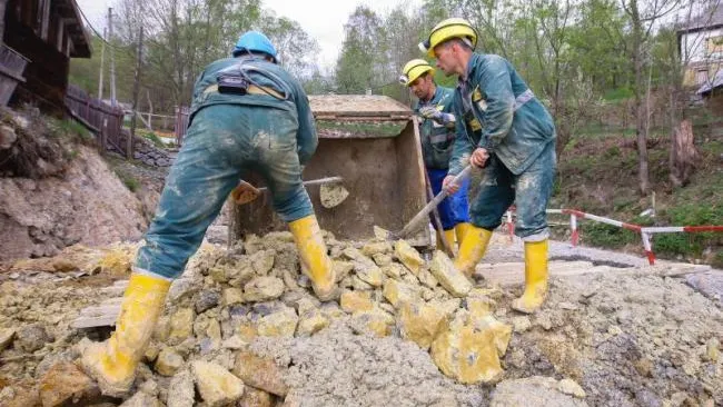 400 de angajaţi ai Roşia Montana Gold Corporation au fost trimişi în şomaj tehnic
