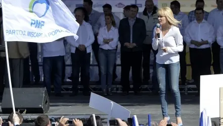 Veste bună pentru admiratorii Elenei Udrea: "Voi rămâne pe tocuri şi în blugi"