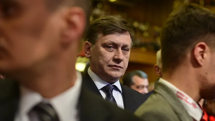 CRIN ANTONESCU: Jocul UDMR, "Vin extremiştii dacă nu ne faceţi concesii", acceptat de toţi