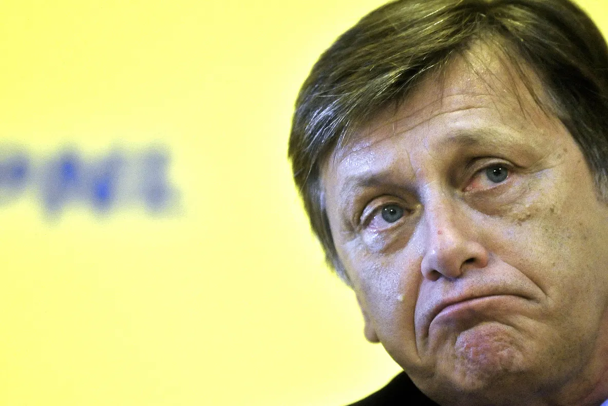 Băsescu: Demisia lui Antonescu nu a ajuns la Monitorul Oficial, nu e oficială