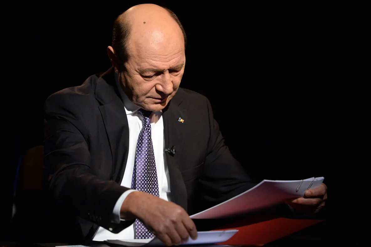 PONTA RECLAMĂ la CCR un CONFLICT cu Băsescu