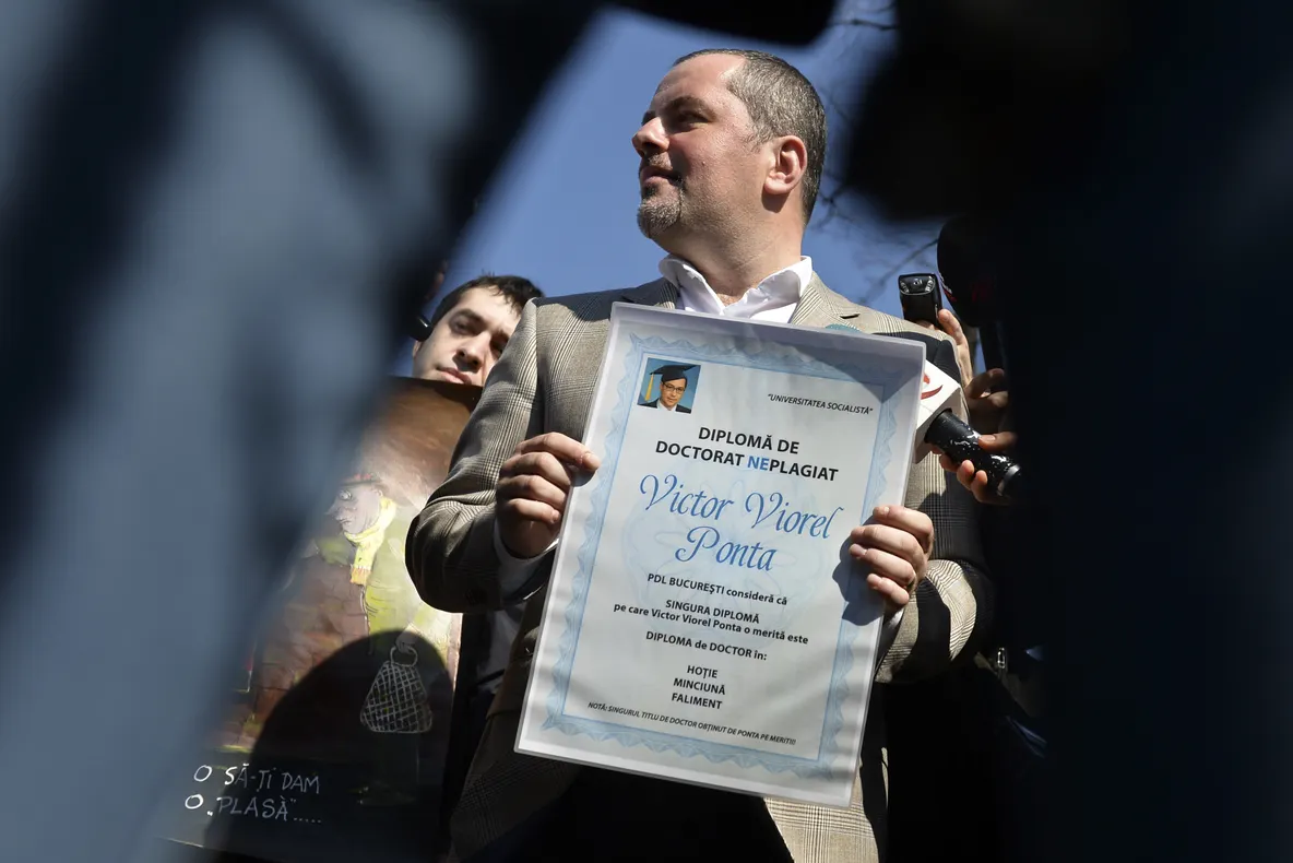 PDL București, marș împotriva Guvernului: "PONTA, DOCTOR ÎN HOŢIE" 