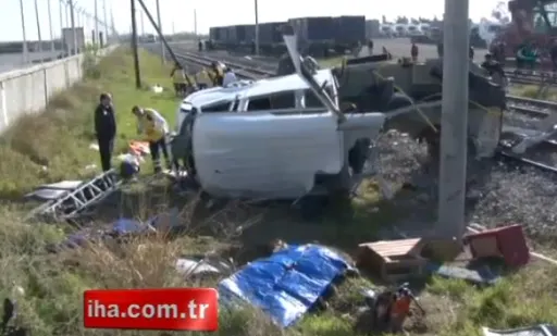 MICROBUZ SPULBERAT DE TREN, în sudul Turciei: 10 morţi 