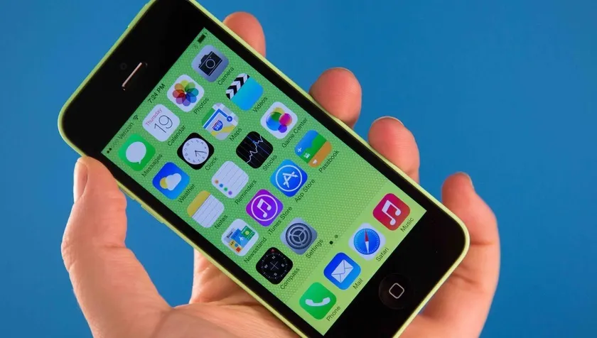 "Vrei un iPhone?" Mailul MISTERIOS cu care Apple vrea să declanşeze INVAZIA în magazine