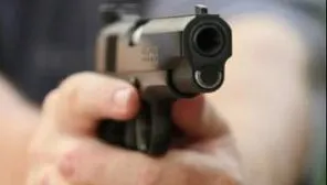 O femeie a fost ÎMPUŞCATĂ DE FOSTUL SOŢ 
