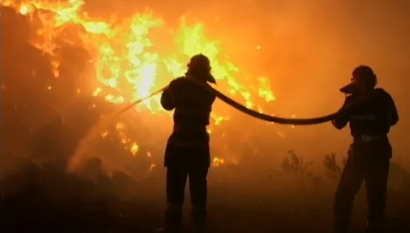 INCENDIU VIOLENT. Patru case au fost mistuite de foc
