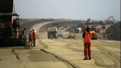 Cum riscă România să piardă 1,7 miliarde euro bani europeni pentru autostrăzi şi căi ferate