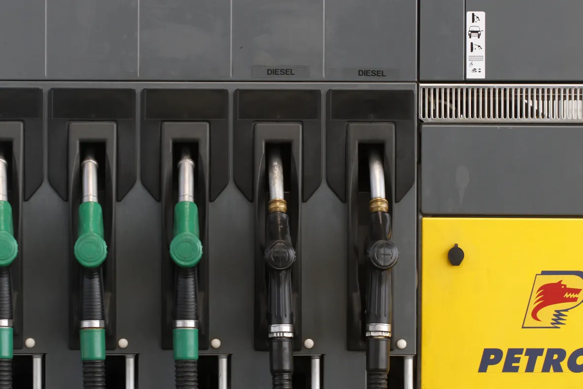 Petrom a ieftinit carburanții 