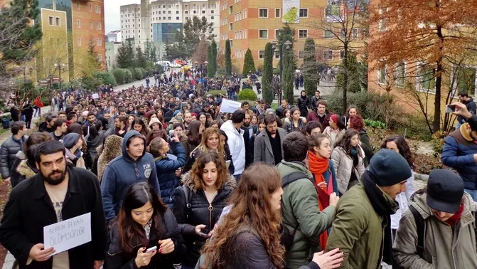 Noi proteste în Turcia după decesul unui tânăr rănit în timpul manifestaţiilor din 2013