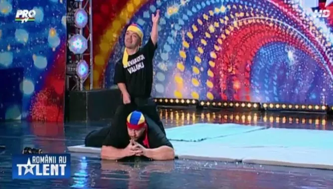 ROMÂNII AU TALENT. Moment aproape inexplicabil la ROMÂNII AU TALENT. Radu Valahu, lovit