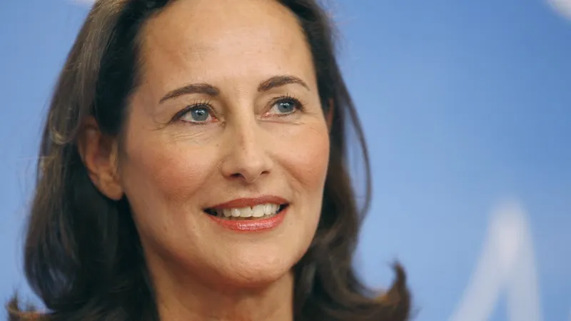 Segolene Royal INTERZICE DECOLTEURILE în ministerul său