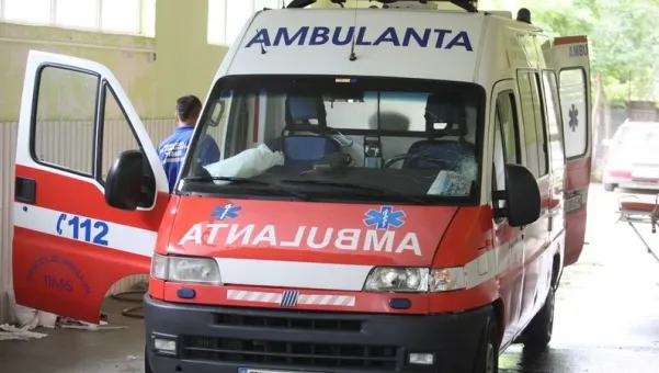 Zece elevi la spital după ce li s-a făcut rău din cauza laptelui primit la şcoală