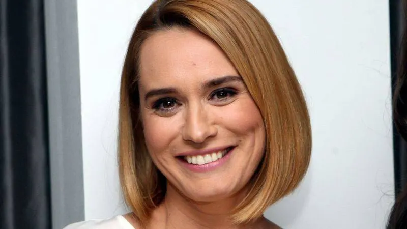 ANDREEA ESCA, un mod inedit de a face sport:Cine a zis că te îngraşi dacă stai în fata televizorului