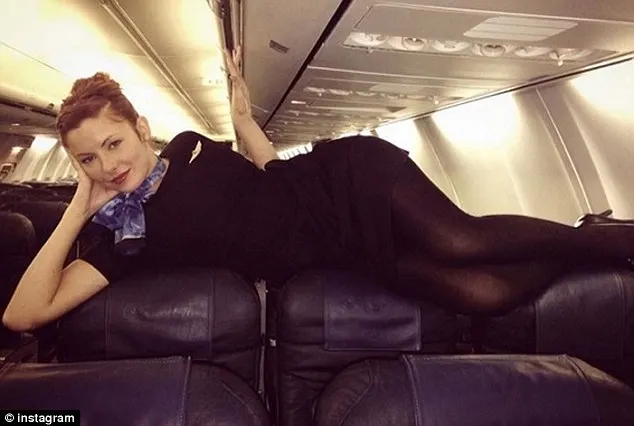 Ce fac stewardesele după ce pasagerii au coborât din avion. FOTOGRAFIILE scăpate pe Internet