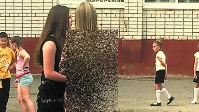 O să rămâi mut de uimire cum s-a îmbrăcat o rusoiacă la balul de absolvire 