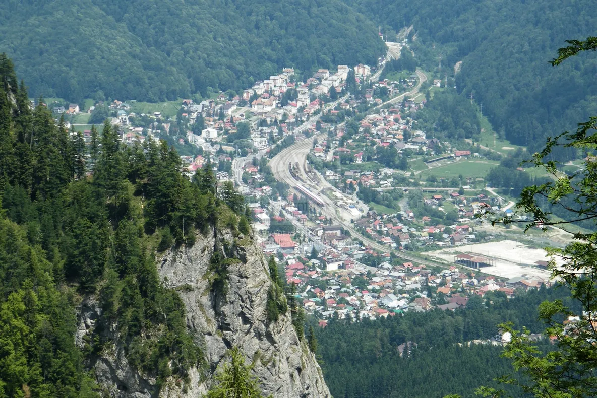 Cât au cheltuit românii pe vacanţa de Paşte