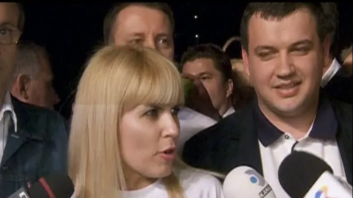 Partidul Mișcarea Populară, lansare cu dans în Centrul Vechi al Capitalei
