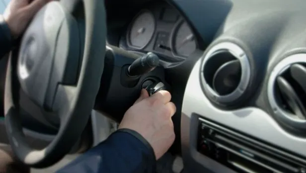 Un şofer şi-a lăsat maşina deschisă, cu cheile în contact. S-a întâmplat în fracţiune de secundă