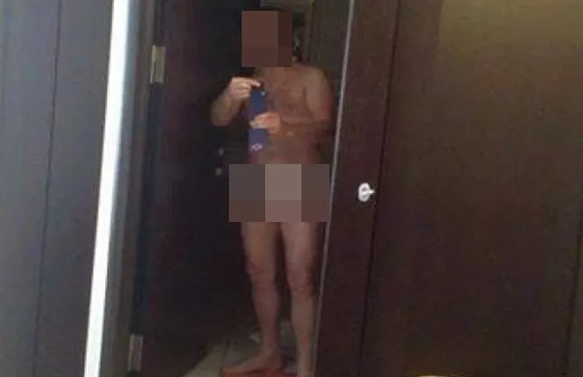 Un cântăreț de la noi s-a pozat extrem de sexy