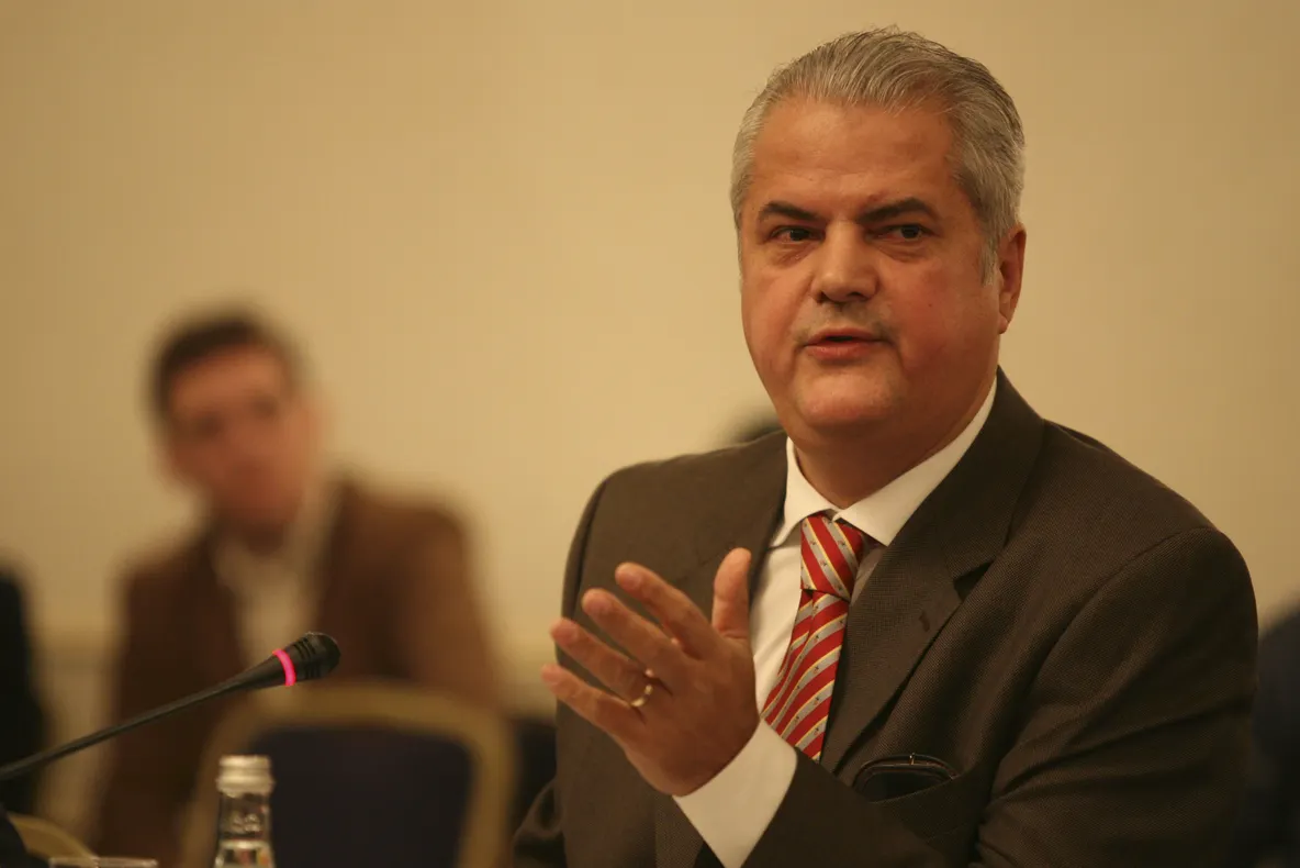 Ioan Rus îi dă lecţii lui Năstase
