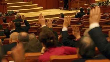 Şeful Comisiei juridice din Senat cere să se lucreze în comisie, în minivacanţă. Plenul respinge