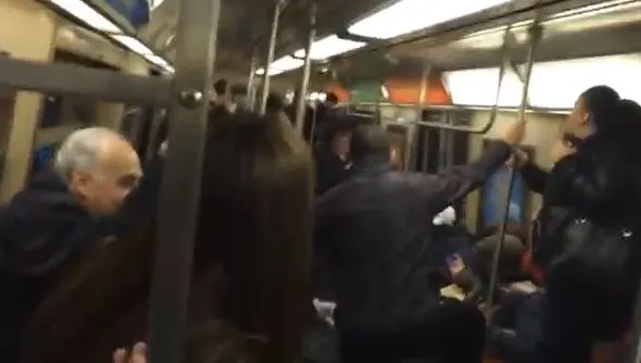 IMAGINI de groază la metrou. Călătorii au trăit clipe de coșmar 
