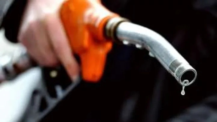 În prag de alegeri electorale, transportatorii îşi pot primi o parte din supraacciza la carburanţi