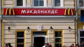 Ruşii vor închiderea McDonald's pe teritoriul ţării lor