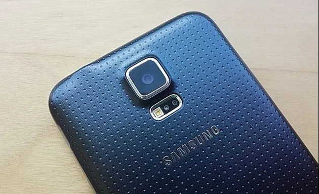 Samsung îşi recunoaşte vina pentru problemele la camera Galaxy S5