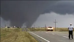 TORNADELE UCIGAŞE din SUA au făcut cel puţin 35 de victime