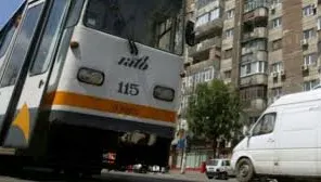 Panică în Capitală, după ce un TRAMVAI A DERAIAT 
