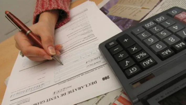 Atenţie! Se pun popriri pe conturi şi salarii. Ce trebuie să faci pentru a evita acest lucru