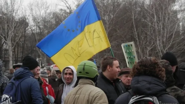 Mii de susţinători ai Ucrainei unite au manifestat pe străzile oraşului Odesa