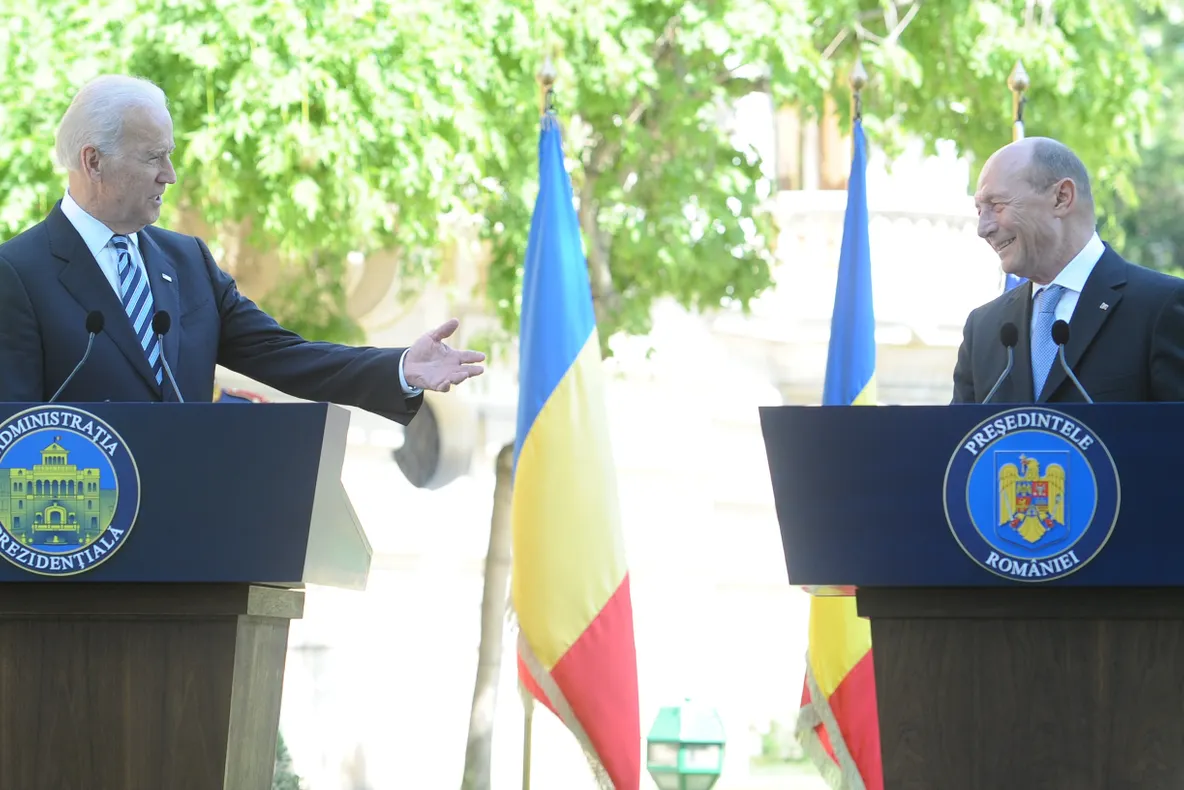 Băsescu şi Biden: Orice intervenţie rusă în Ucraina ar fi o încălcare a legislaţiei internaţionale