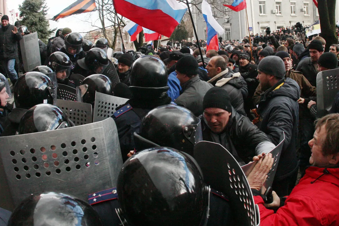 Criză UCRAINA. TIRURI INTENSE de artilerie la Slaviansk. Ofensiva guvernamentală continuă 