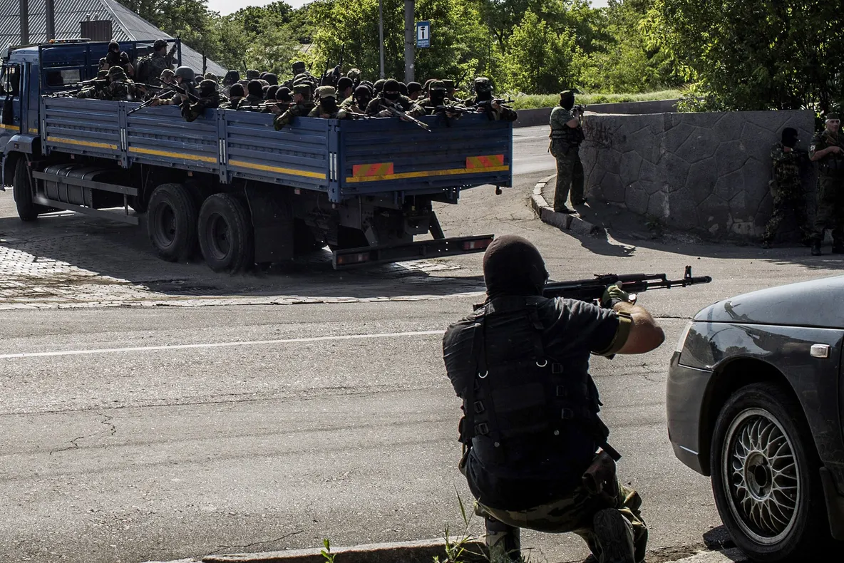 Lupte intense la Doneţk. 40 de morţi. Armata a preluat controlul asupra aeroportului