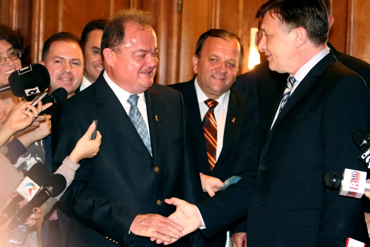DISPUTĂ în alianţa PNL-PDL despre FUZIUNE: "Numele PNL să rămână neschimbat!"