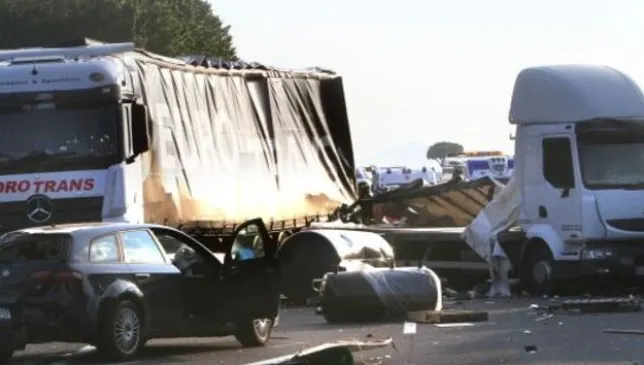 ACCIDENT DRAMATIC în Italia. Trei ROMÂNI  AU MURIT 