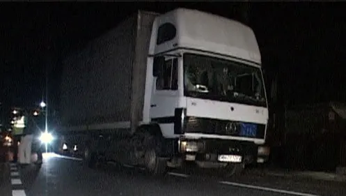 Peste 50 de imigranţi au murit sufocanţi într-un camion! Autovehicul ar aparţine unui român