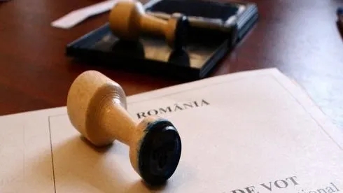 ALEGERI PARLAMENTARE PARŢIALE: 53 de candidaţi se bat pentru 8 posturi de parlamentari